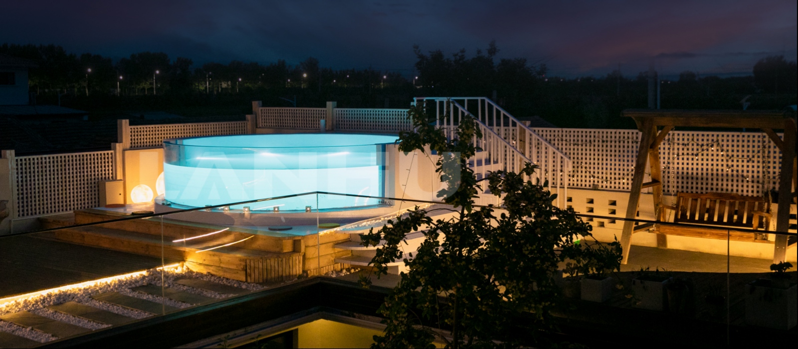 Curved Panoramic Acrylic Pool-C04.jpg